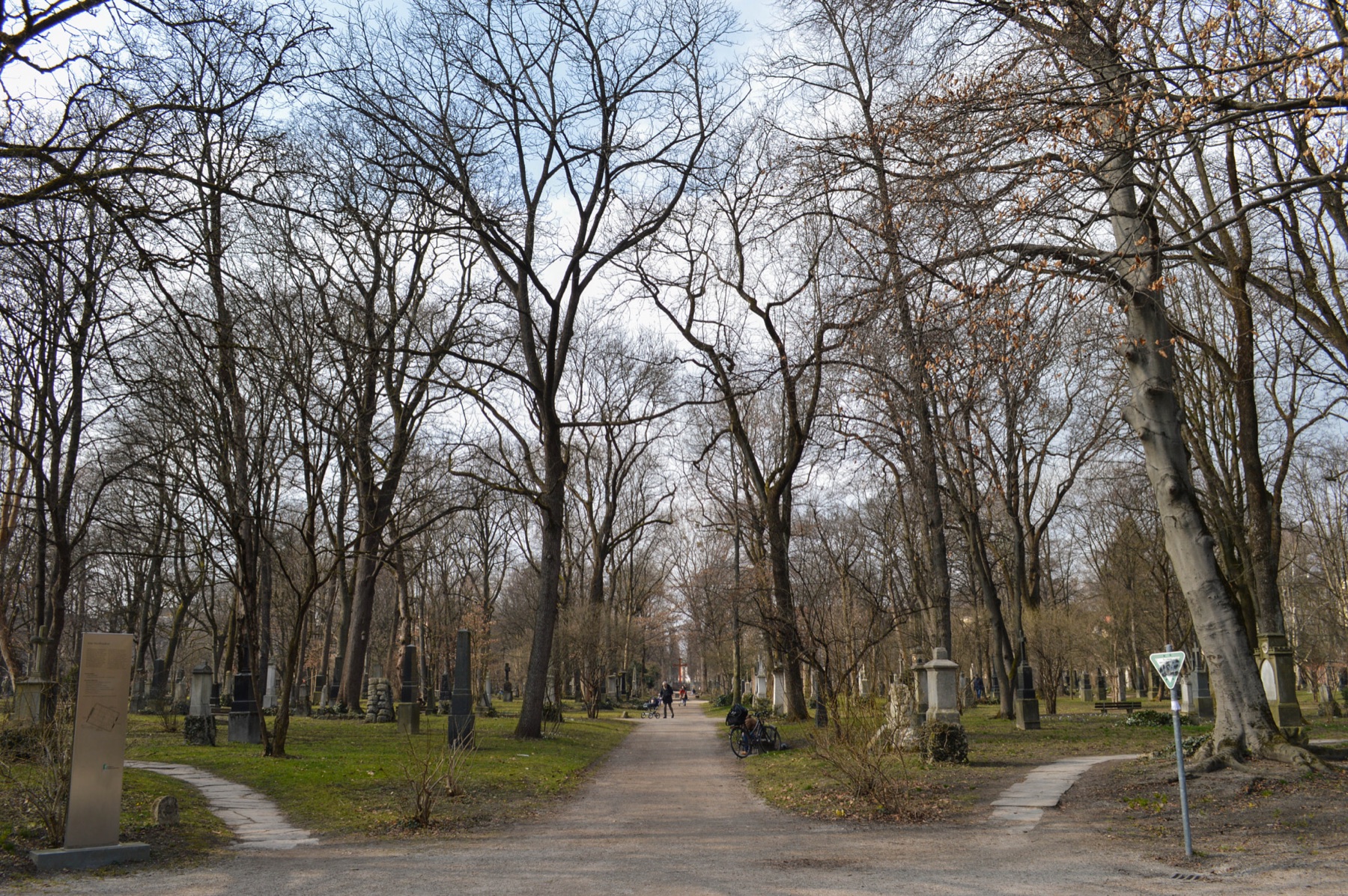 Central path and historic monuments at the Old Northern Cemetery
